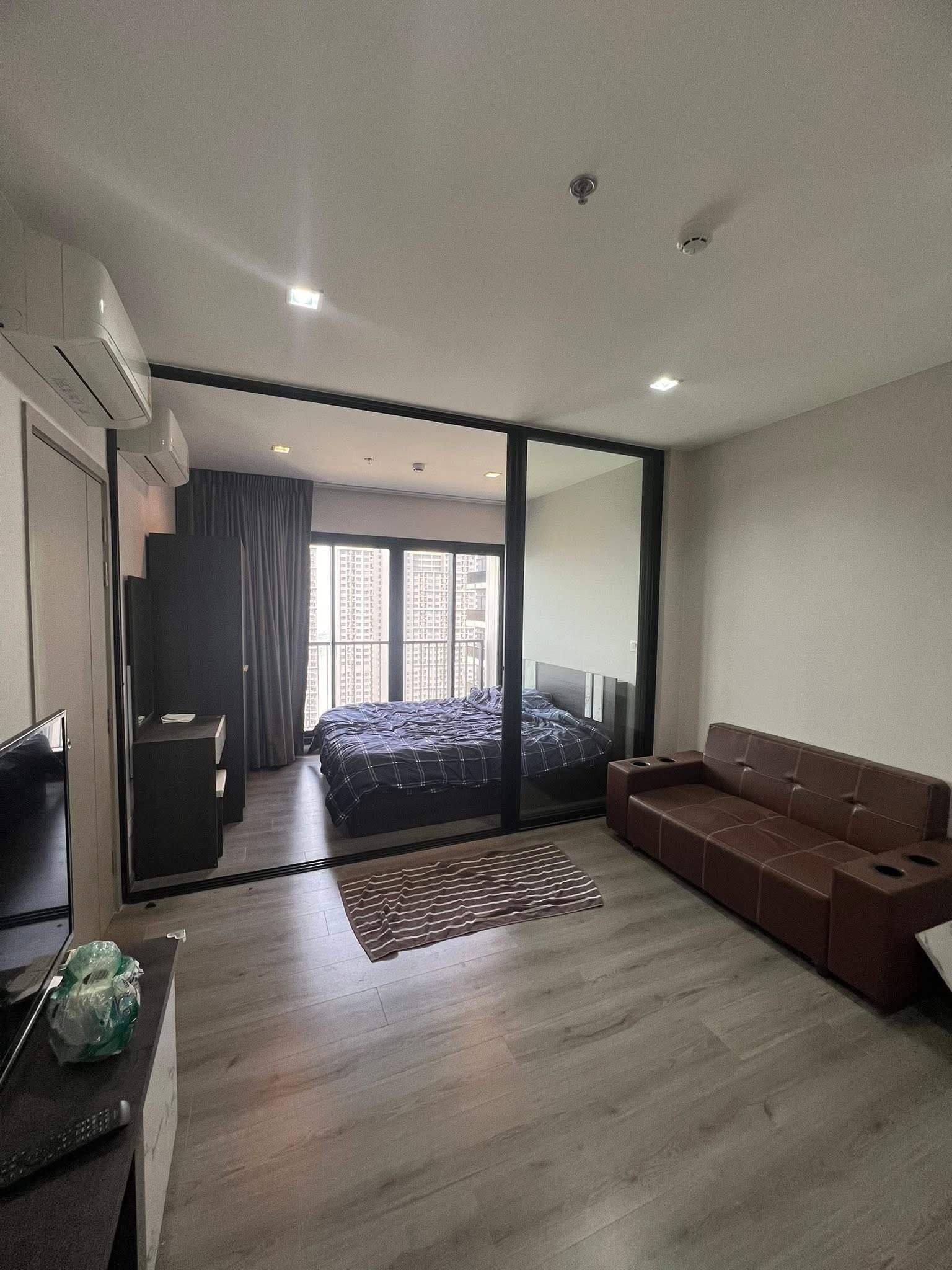 ให้เช่าคอนโด The Politan Rive (เดอะ โพลิแทน รีฟ) ติดแม่น้ำเจ้าพระยา ขนาด 31.12 ตร.ม.