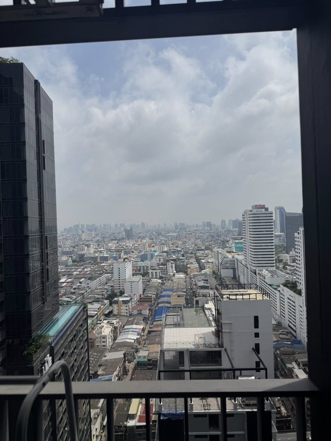ให้เช่าคอนโด ไลฟ์ อโศก–พระราม 9 / For Rent Life Asoke – Rama 9 (English below)