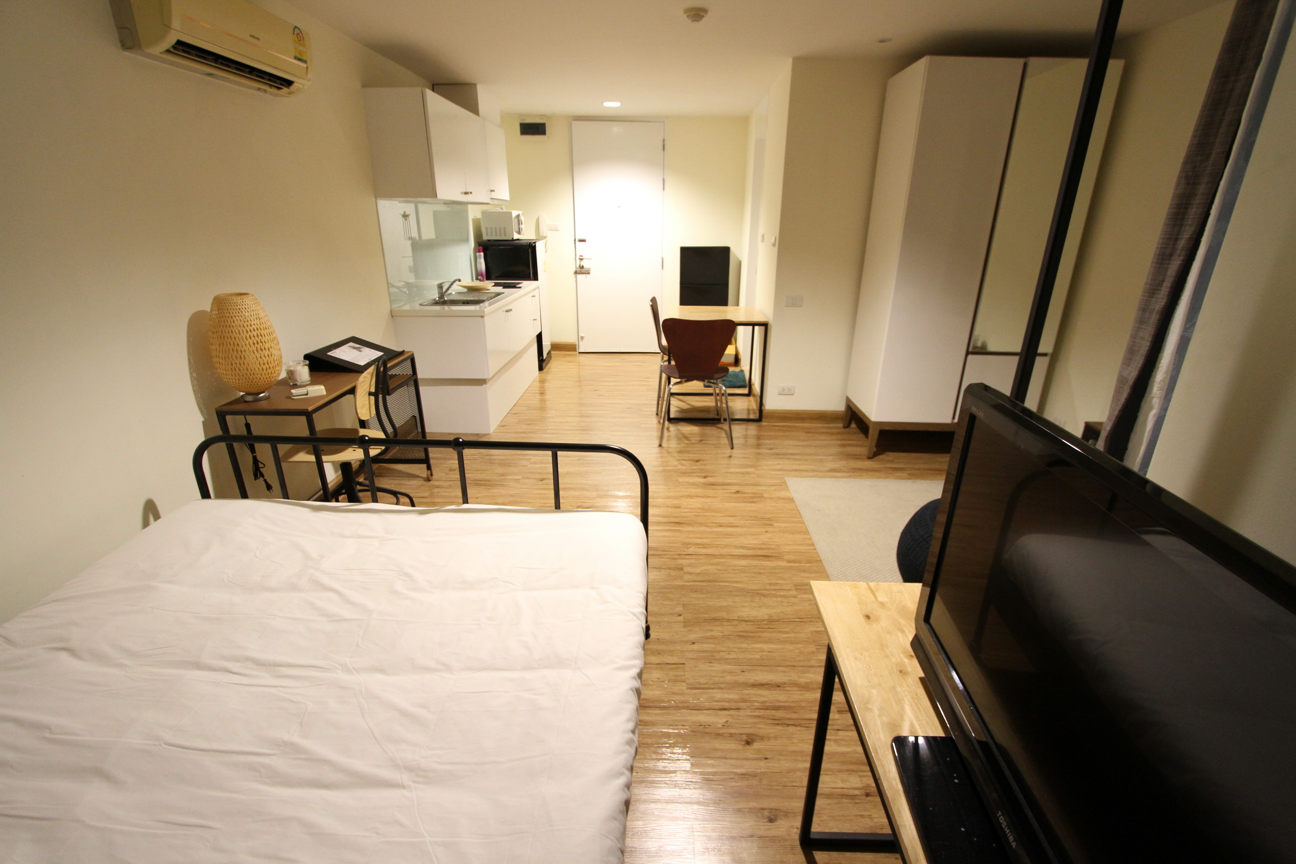 เช่าคอนโด JW Boulevard Srivara (เจ ดับบลิว บูเลอวาร์ด ศรีวรา) 1 ห้องนอน 1 ห้องน้ำ 1 ครัวเปิด