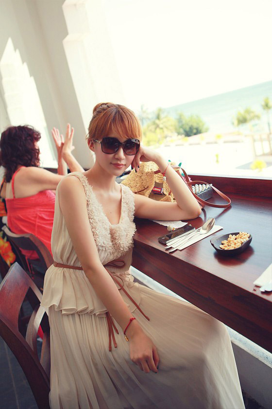 maxi dress ชุดเดรสยาวแขนกุด ผ้าชีฟอง ใส่ไปงานแต่งงาน สีแอพพริคอท แต่งพริ้วอัดพลีทรอบอก ใส่ออกงาน Asia Street Fashion