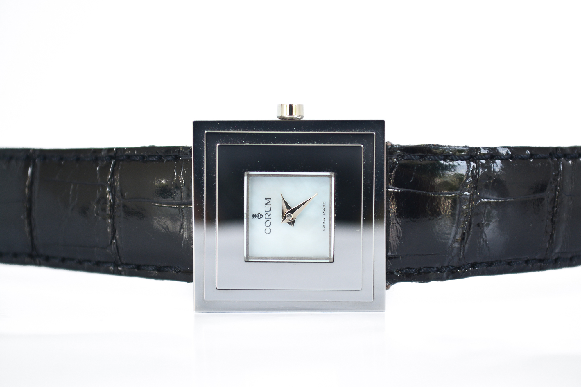 Corum Sevigne Lady Size หน้ามุกขาว สายหนัง