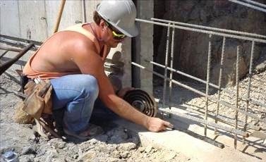 Water Stop หรือยางบวมน้ำ เป็นยางชนิดเบนโทไนท์ ยางสำหรับอุดบริเวณรอยต่อคอนกรีต จะสามารถขยายตัวเพื่ออุดโพรง ที่เกิดขึ้นบริเวณรอยต่อโครงสร้างคอนกรีต (Construction Joint) โทร.096-6404746 คุณมณีรัตน์