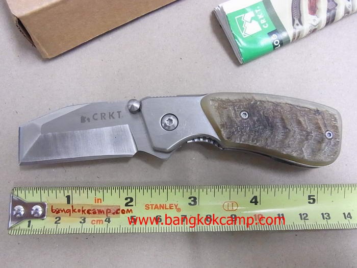 มีดพับ CRKT...ใบมีดออกแบบให้ใช้งานได้อเนกประสงค์... ด้ามประกับเขาแกะแท้ ..พร้อมกล่อง....ใหม่ แท้.(No.5)