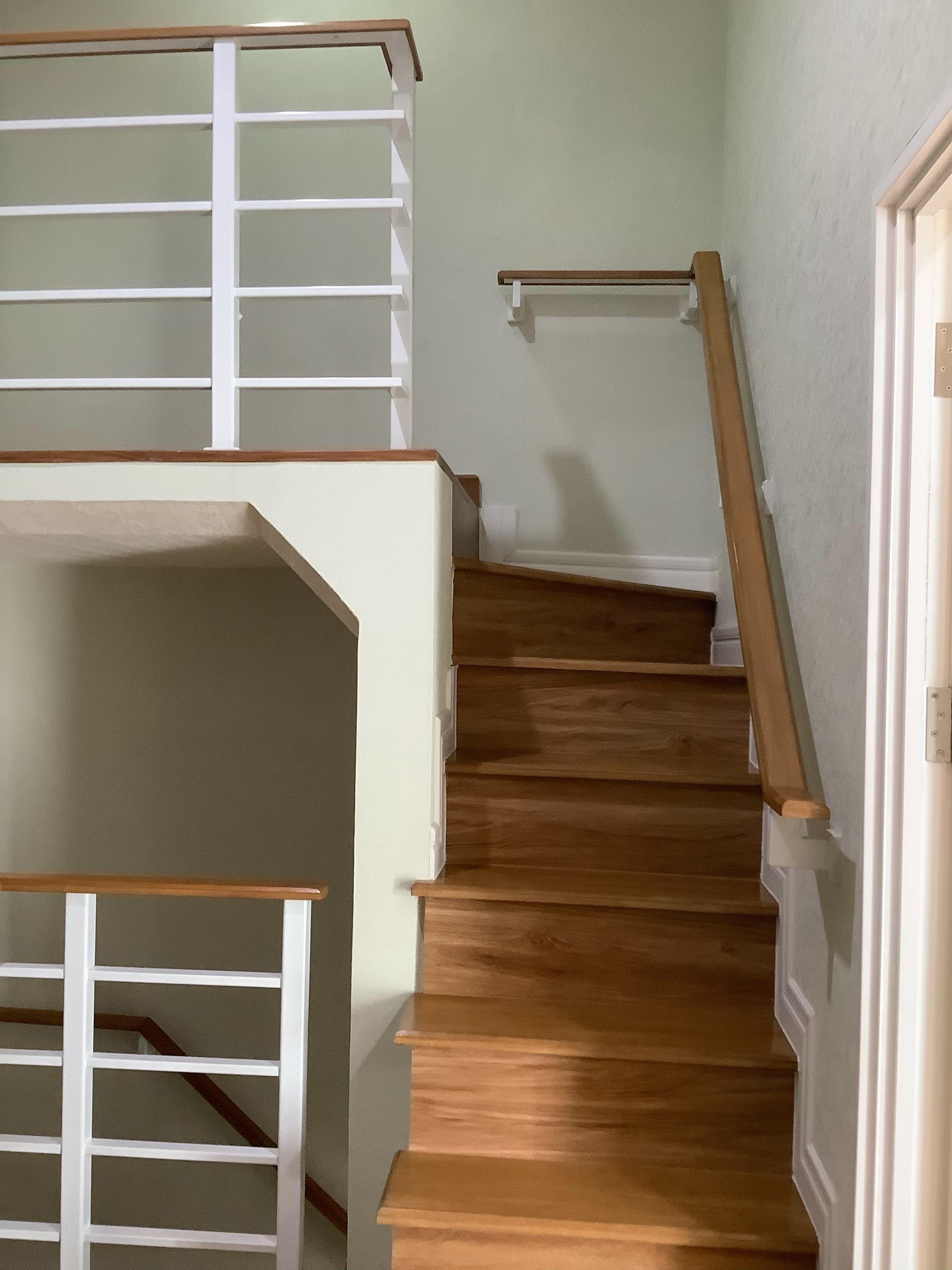 ขายทาวน์เฮ้าส์ 2 ชั้น หมู่บ้าน โกลเด้น ทาวน์ วัชรพล-สุขาภิบาล 5 Gloden Town Watcharapol-Sukhapiban 5 มี 4 ห้องนอน