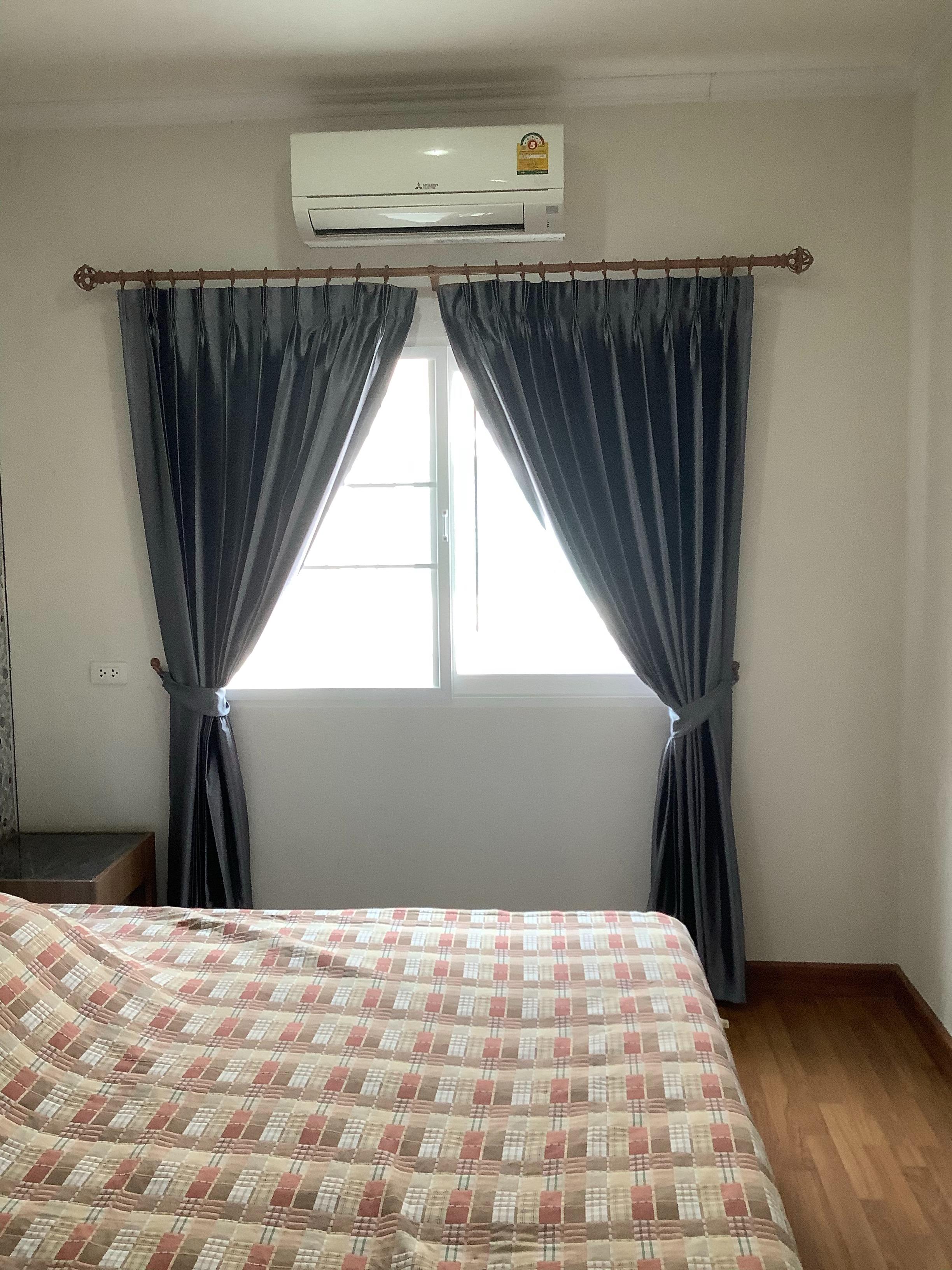 ขายทาวน์เฮ้าส์ 2 ชั้น หมู่บ้าน โกลเด้น ทาวน์ วัชรพล-สุขาภิบาล 5 Gloden Town Watcharapol-Sukhapiban 5 มี 4 ห้องนอน