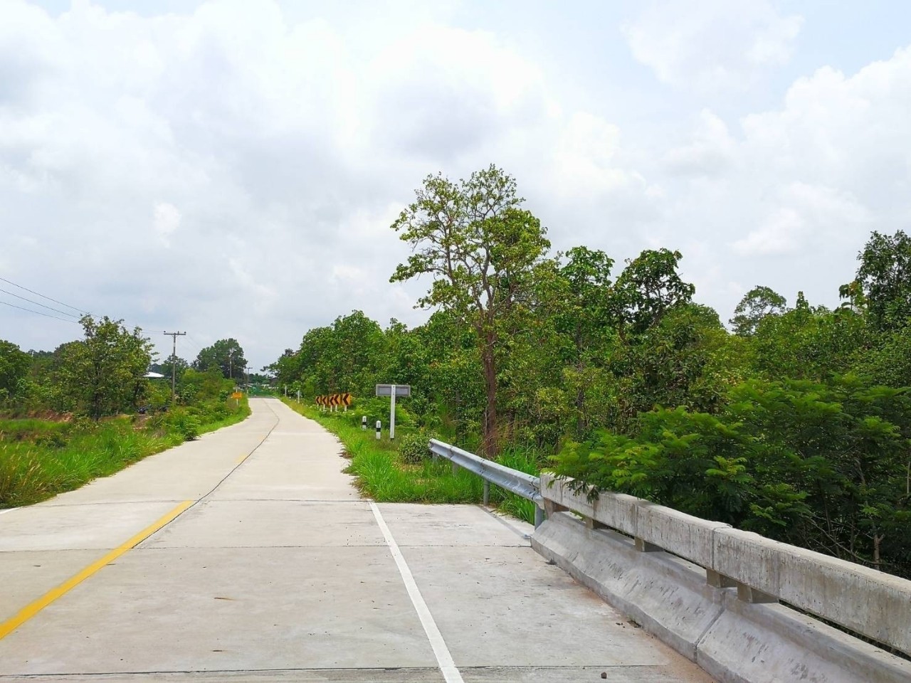 ขายที่ดินสวยติดแม่น้ำมูลทั้งผืน อำเภอ พิบูลมังสาหาร จังหวัด อุบลราชธานี อากาศเย็นสบายทั้งปี