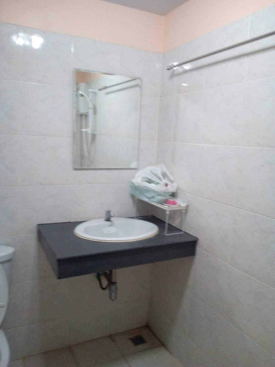 ขายตึกแถว 5 ชั้น ขนาด 25 ตร.วา ( พร้อมกิจการห้องเช่า 14 ห้อง ) ตั้งอยู่ถนนประชาสงเคราะห์ ซอย 16