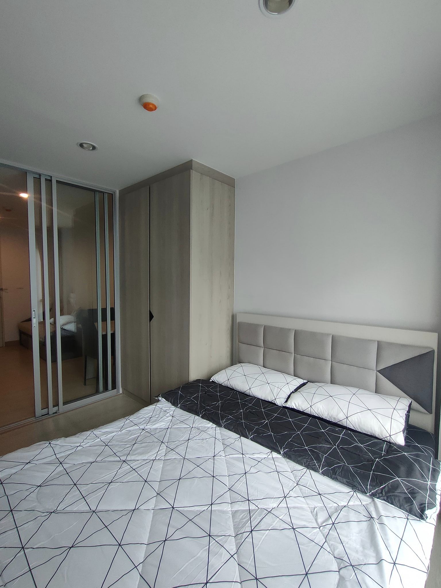 ให้เช่าคอนโดพร้อมอยู่ ราคา 7,000 บาท/เดือน (สัญญา 1 ปีขึ้นไป) ใกล้ BTS สำโรง และห้างอิมพีเรียลสำโรงเพียง 500 เมตร ***ส่วนต่อขยายรถไฟฟ้าสายสีเหลือง***