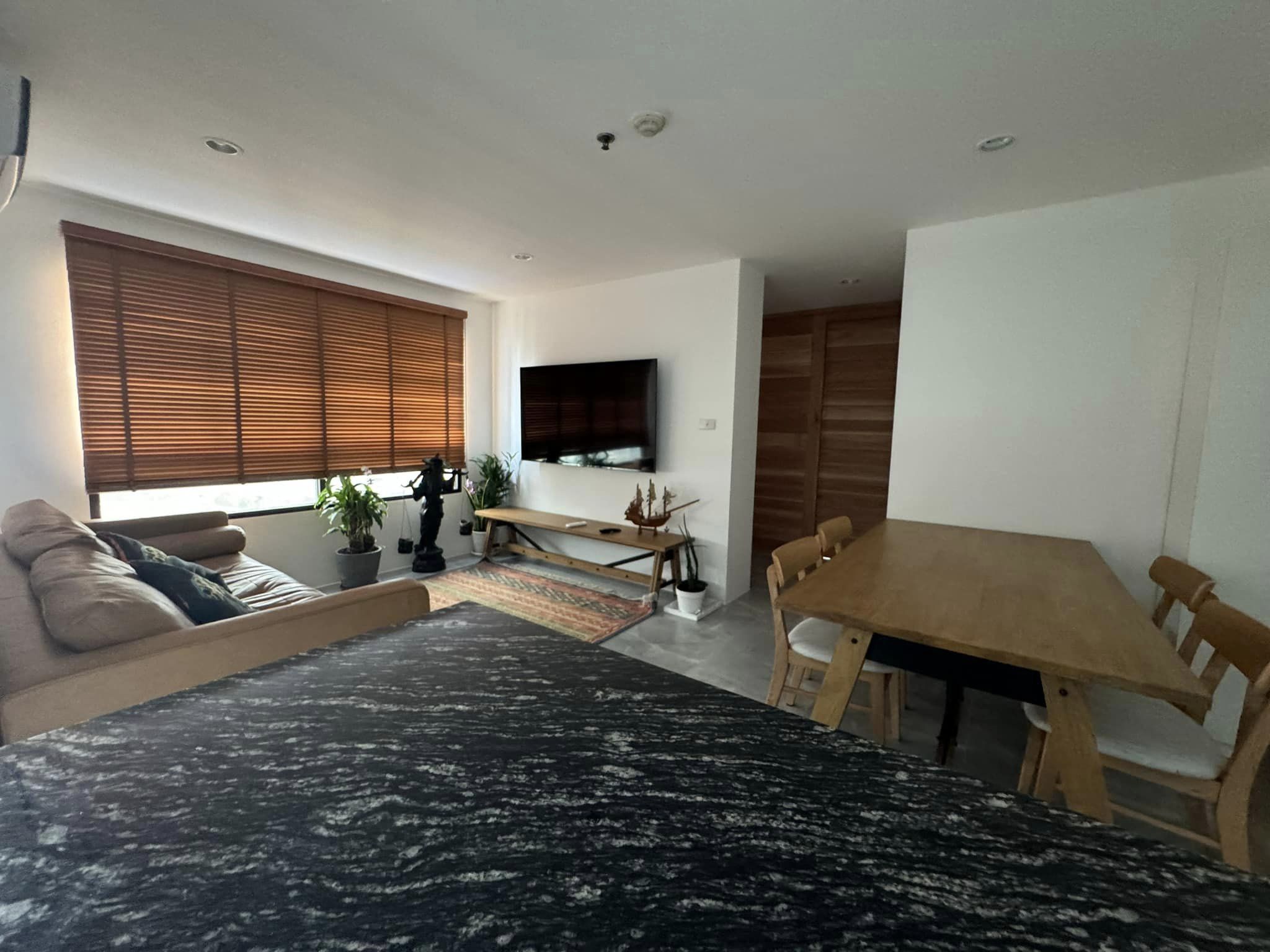 ขาย / ให้เช่าห้องรีโนเวทใหม่ Lumpini Ville Sukhumvit 77 (ลุมพินี วิลล์ สุขุมวิท 77) ( 1 ) ห้องขนาด 62 ตรม. 2 ห้องนอน