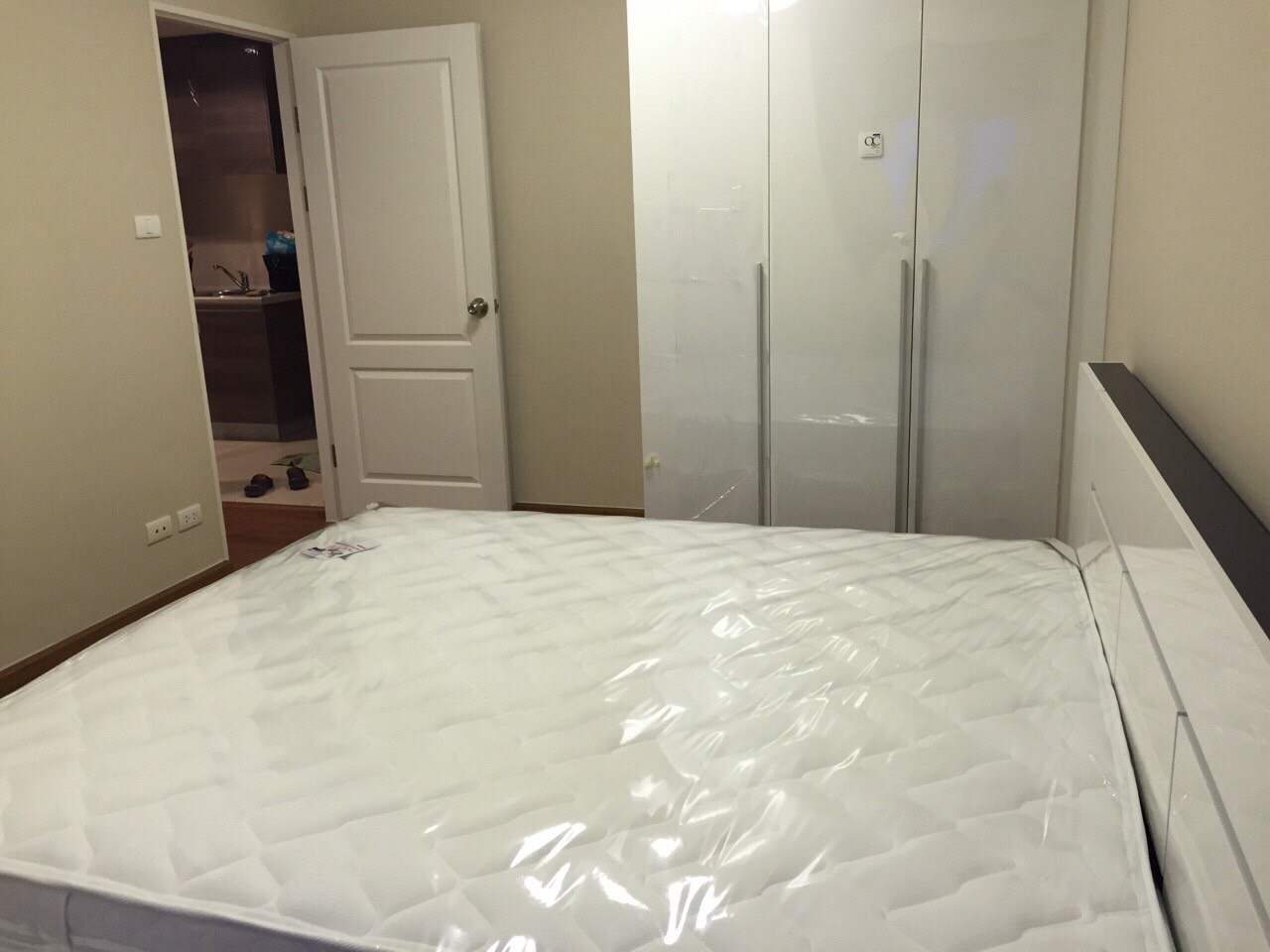 คอนโด เบ็ลแกรนด์ พระราม 9 (รัชดาภิเษก-พระราม 9) ให้เช่า 1 ห้องนอน พื้นที่ 49 ตร.ม ชั้น 22 ตึก D2 ราคาเช่าเพียง 23000-/ด วิวเมือง