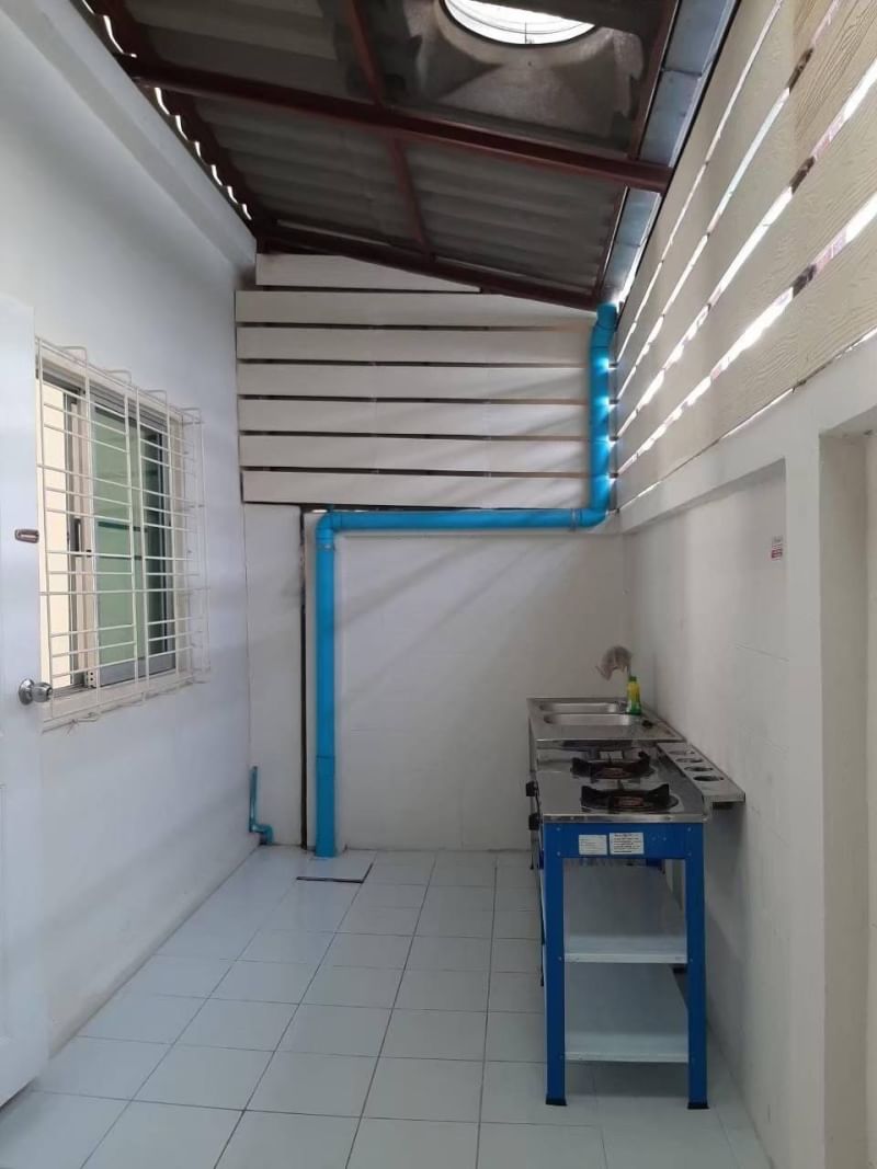 ขาย / ให้เช่า ทาวน์โฮม 2 ชั้น หมู่บ้านนิรันดร์วิลล์ 10 ถนนศรีวารีน้อย มีห้องนอน 3 ห้องนอนพร้อมเฟอร์นิเจอร์และแอร์