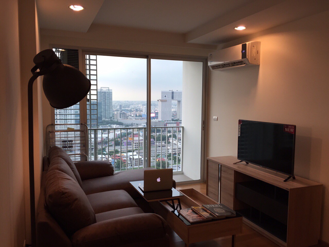 ให้เช่าคอนโด Abstracts Phahonyothin Park รีวิว คอนโด แอ็บสแตร็กส์ พหลโยธิน พาร์ค ห้องใหม่ แต่งครบ