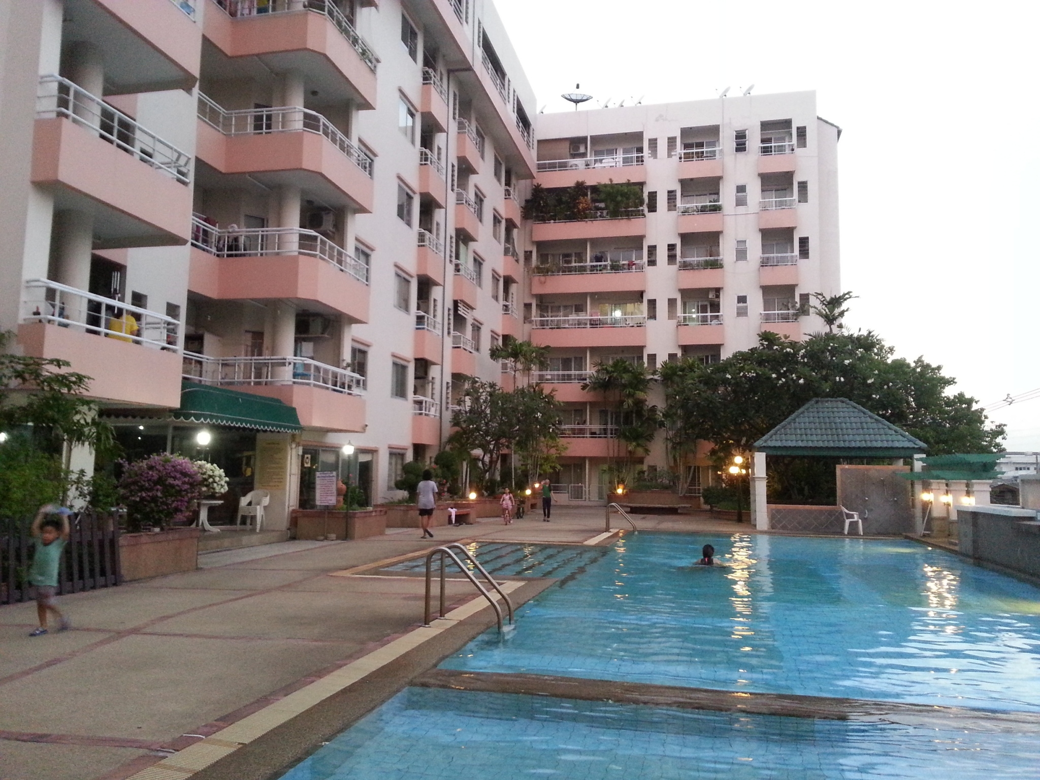 ขาย 2.5 MB คอนโดประเสริฐสุขเพลส สามารถออก ซ.วิภาวดี16 & ออกรัชดาภิเษก 19 ใกล้สถานีรถไฟฟ้า MRT รัชดา