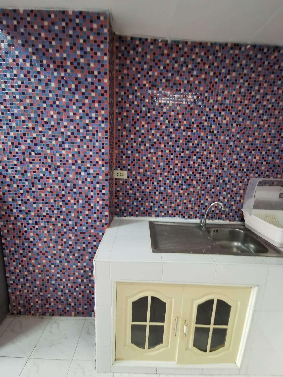 ให้เช่าคอนโด Ruenrudee Condominium (รื่นฤดี คอนโดมิเนียม) 1 ห้องนอน 1 ห้องน้ำ 1 ครัว 1 ห้องนั่งเล่น ขนาด 44 ตรม.