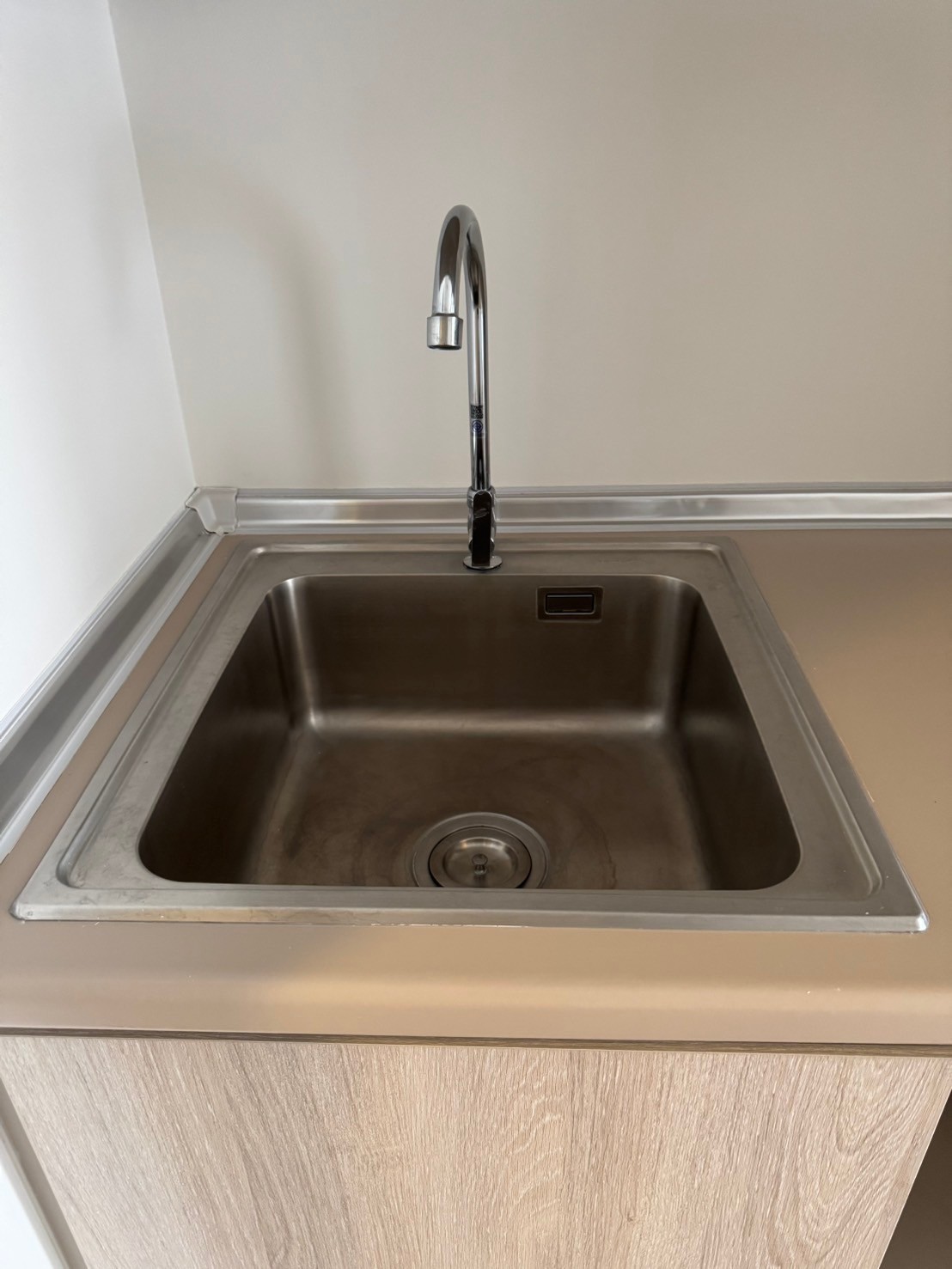 ให้เช่าคอนโดใหม่ใกล้ ม.ธรรมศาสตร์ มีรถรับ-ส่งถึงหน้า ม. dcondo Shine Rangsit (ดีคอนโด ชายน์ รังสิต) ห้องใหม่ไม่เคยปล่อยเช่า ด่วนก่อนเต็มนะจ๊ะ