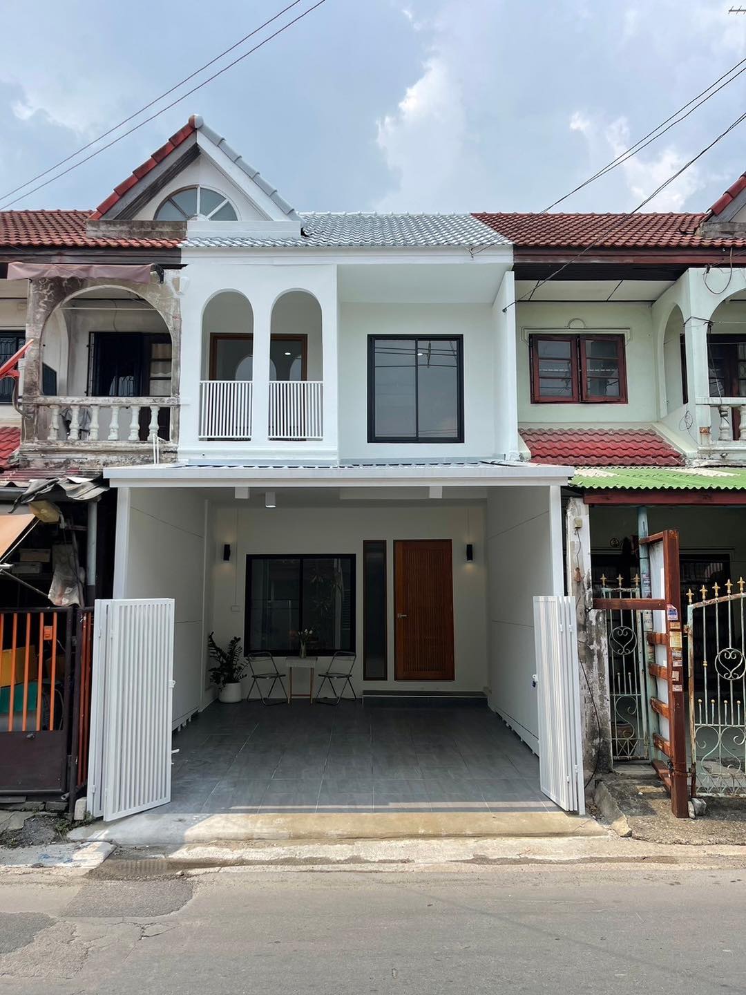 ทาวน์เฮาส์ 2 ชั้น ขายด่วน ราคาล่าสุดเพียง 2,490,000 บาท! ฟรีโอน 📣 🏠 ทาวน์เฮาส์ 2 ชั้น ขนาด 22 ตร.ว.