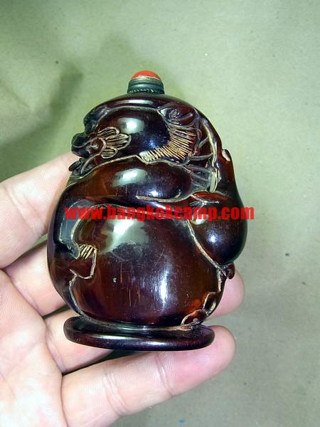 ขวดยานัตถ์ แกะจากเขาสัตว์ รูปสิงโต