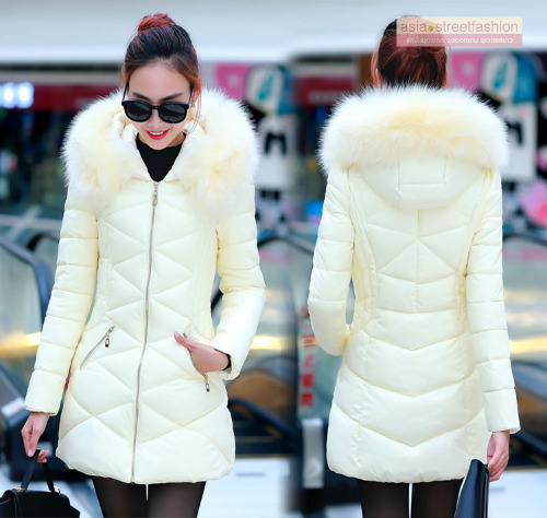 เสื้อกันหนาวฮู้ดดี้ ทรงสวย แต่งเฟอร์หนาฟู สีขาวครีม งานเกรดดีเหมือนแบบ อุ่นมาก หิมะก็เอาอยู่ (ถอดขนถอดฮู้ดได้)