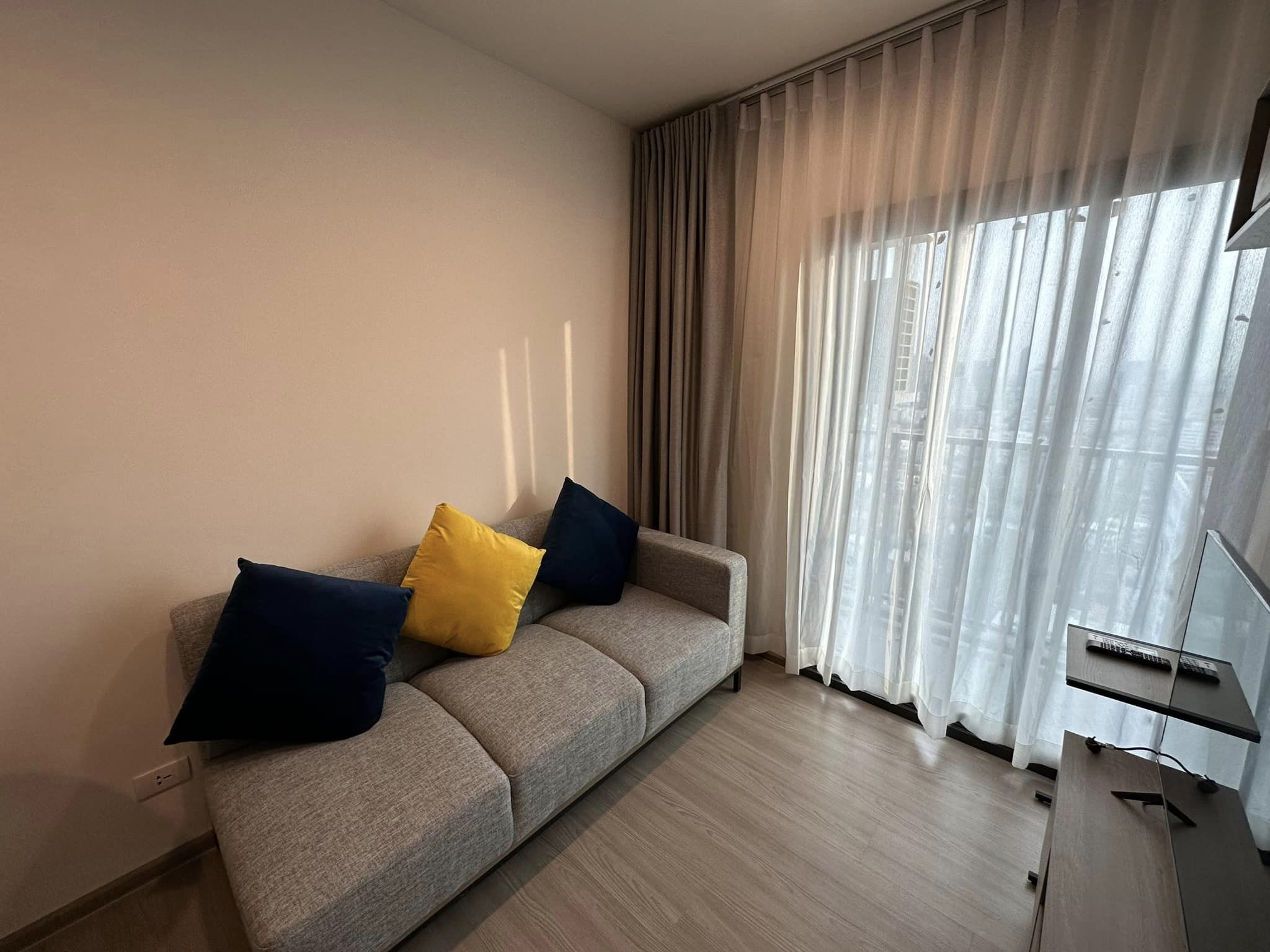 ให้เช่า : THE BASE Phetchaburi-Thonglor เดอะ เบส เพชรบุรี - ทองหล่อ ห้องใหม่พร้อมอยู่ เครื้องใช้ไฟฟ้าและเฟอร์นิเจอร์ครบ