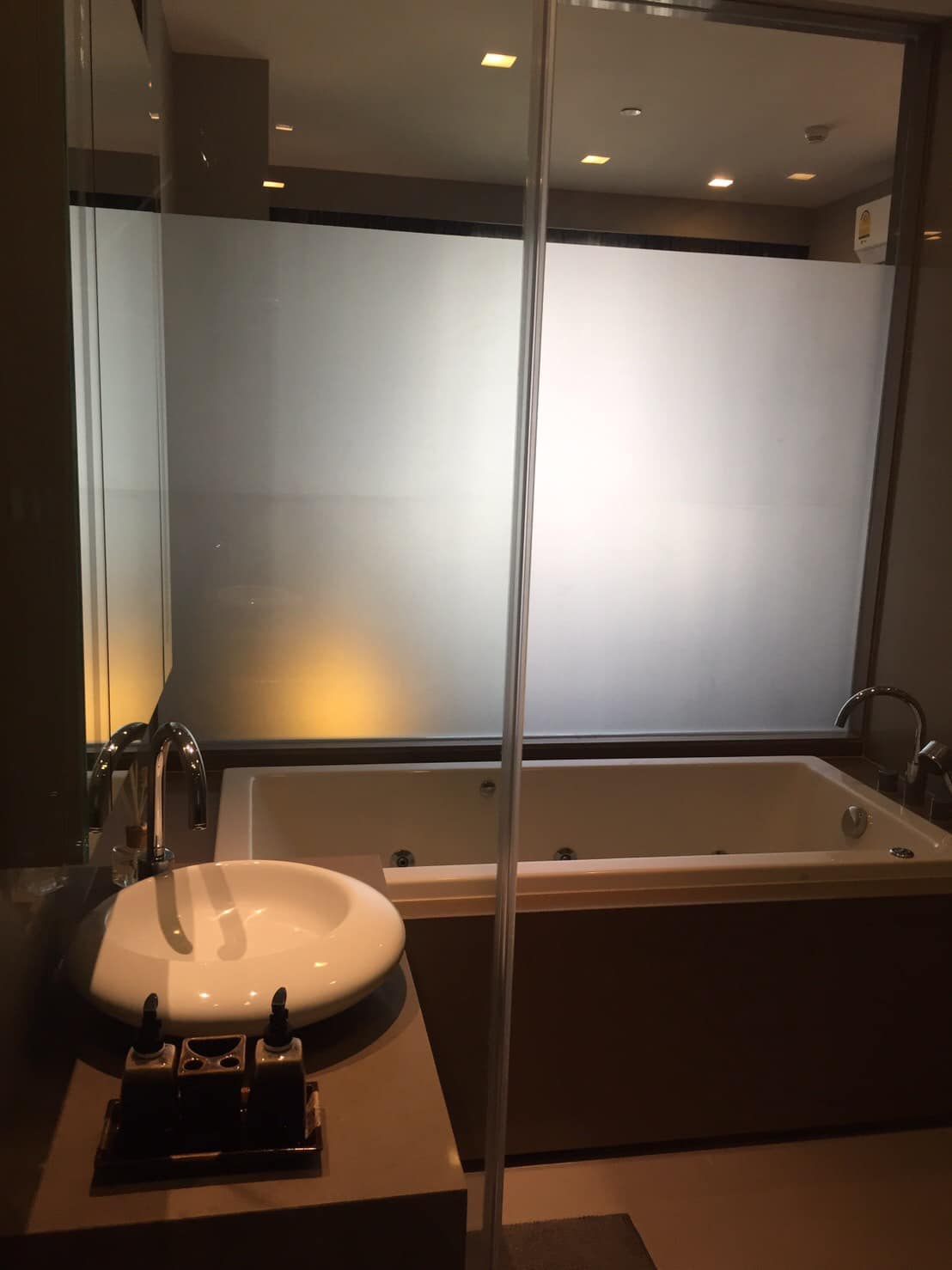 ให้เช่า M Silom (เอ็ม สีลม) อนุญาตเลี้ยงน้องหมา น้องแมวได้ ชั้น 11 fully Furnished. 1 ห้องนอน