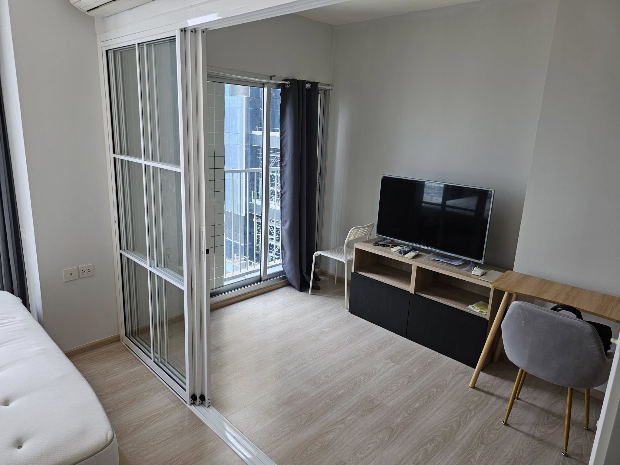 ให้เช่าคอนโด Noble Revolve Ratchada (โนเบิล รีวอลฟ์ รัชดา) 1 ห้องนอน 1 ห้องน้ำ ชั้น 30 ขนาด 26.6 ตร.ม ห้องมุมวิวไม่บล๊อค