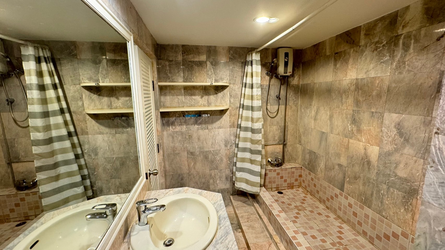 ให้เช่าคอนโด Saranjai Mansion : สราญใจ แมนชั่น Sukhumvit Soi 6 ห้องแต่งครบพร้อมเข้าอยู่ 1 ห้องนอน