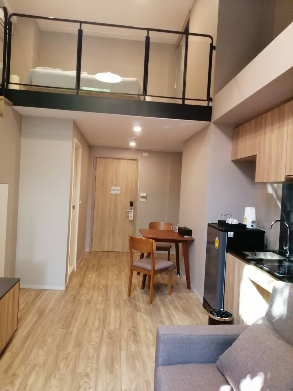 ให้เช่าคอนโด Blossom Condo @ Sathorn - Charoenrat (บลอสซั่ม คอนโด สาทร-เจริญราษฎร์ แบบ 1 ห้องนอน 1 ห้องน้ำ ขนาด30 ตรม อาคาร A