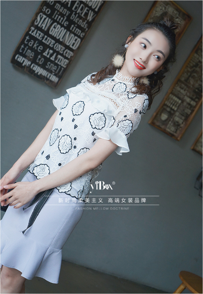 เสื้อลูกไม้สีขาวลายดอกไม้ สวยหวาน น่ารักสไตล์เกาหลี