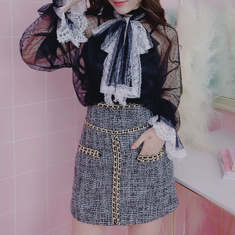 พรีออเดอร์ : เสื้อคลุมลูกไม้ตัวยาวแบบโปร่งใสแต่งระบายและโบว์ที่คอ + ชุดซับในสายเดี่ยวสีดำ (ตัวชุดแยกชิ้นกันค่ะ)