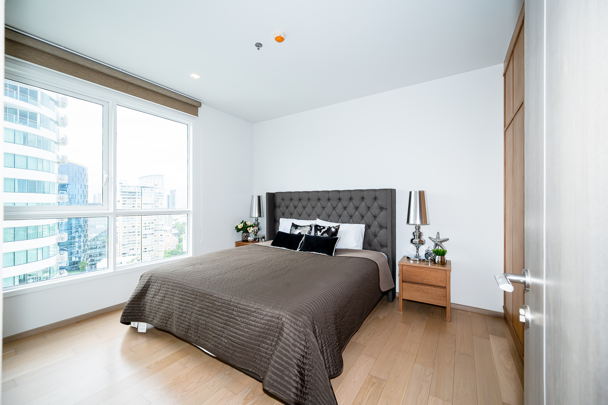 ให้เช่าคอนโด HQ by Sansiri (เฮช คิว บาย แสนสิริ) มีทั้งแบบ 1-2 ห้องนอน ห้องใหม่ยังไม่เคยพัก