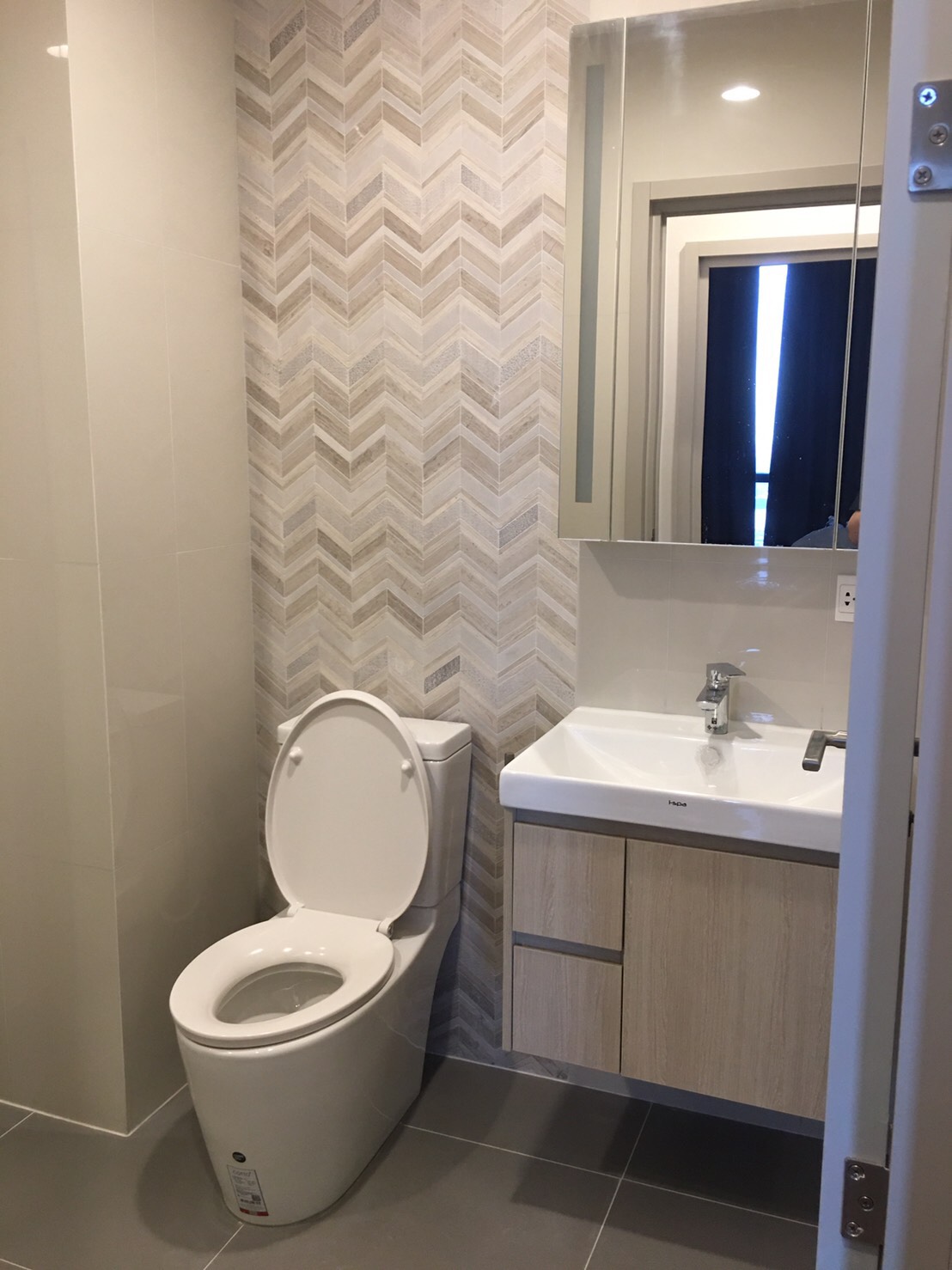 ให้เช่าคอนโด OKA HAUS Sukhumvit 36 (คอนโด โอกะ เฮ้าส์ สุขุมวิท 36 ) 2 ห้องนอน 2 ห้องน้ำ (มีอ่างอาบน้ำ) ขนาด 50 ตรม ชั้น 37 วิวแม่น้ำ