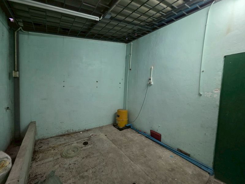 ✨ ตึกแถว 3 ชั้นครึ่ง + ดาดฟ้า รีโนเวทใหม่ ซอยประชาอุทิศ 58/1 – เพียง 9,000 บาท/เดือน! 🔥