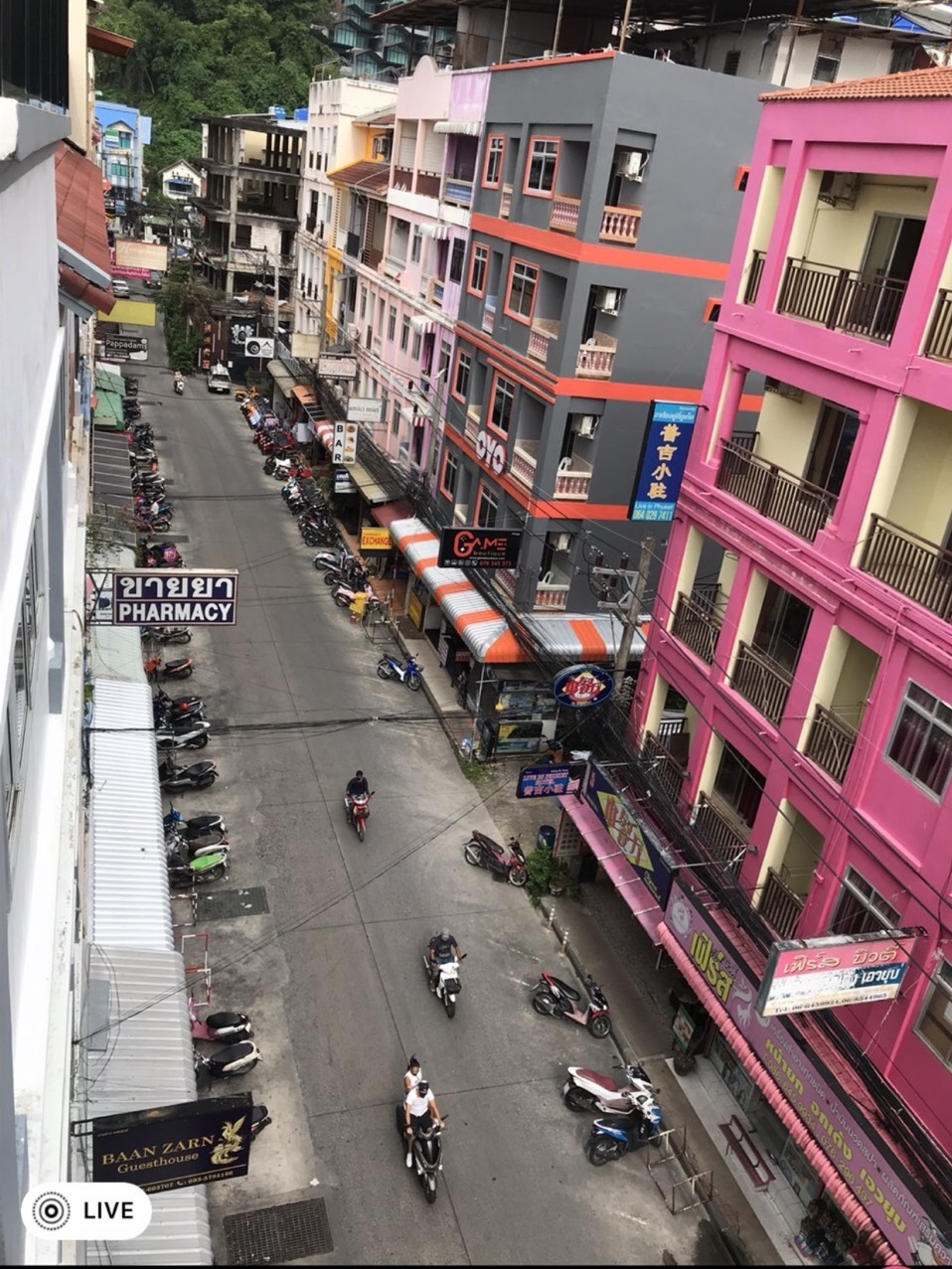 ขายตึกแถวอาคารพาณิชย์ 3 คูหาติดกัน 4 ชั้น + ดาดฟ้า ตั้งอยู่ที่ ป่าตอง จังหวัดภูเก็ต