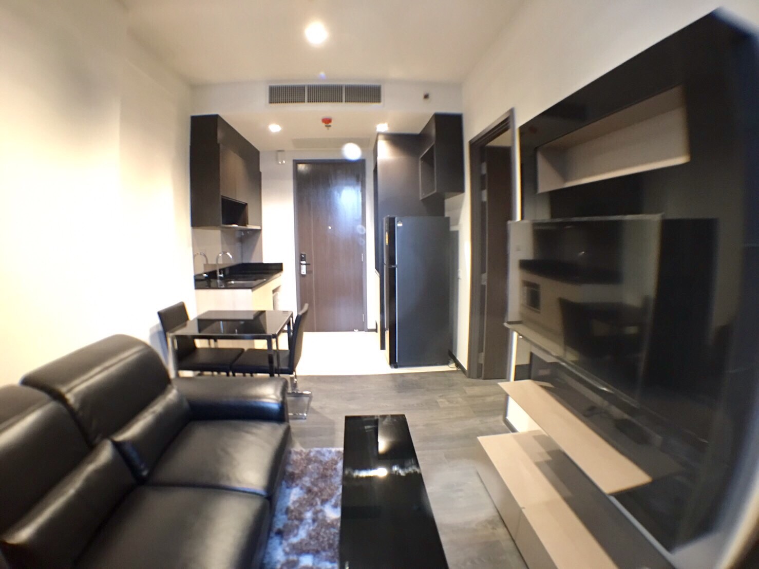 ให้เช่าคอนโด EDGE SUKHUMVIT 23 ( เอดจ์ สุขุมวิท 23 ) รายละเอียดดังนี้ 1 ห้องนอน 1 ห้องน้ำ ห้อง 010513