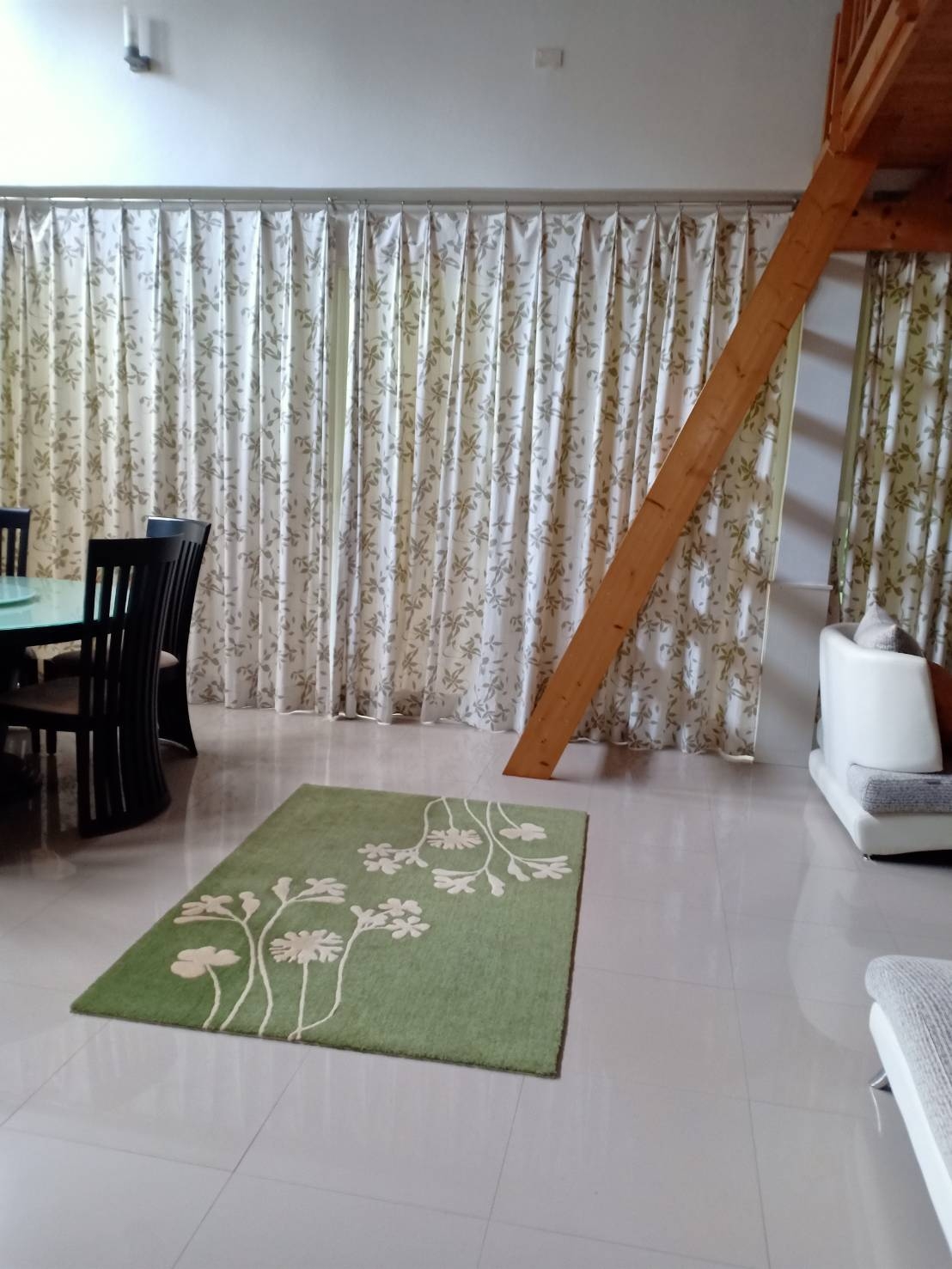 ขายบ้านพักต่างอากาศ มอม่วนหลาย บ้านเดี่ยว เลขที่ B 14 พื้นที่ 1 งาน 2 ตารางวา พื้นที่ใช้สอย 200 ตารางเมตร 4 ห้องนอน 4 ห้องน้ำ