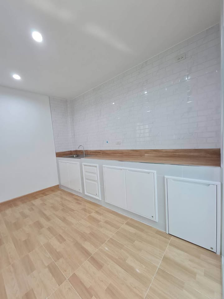 ขายบ้านเดี่ยว 2 ชั้น บ้านเดี่ยวสร้างใหม่ 3 นอน 3 น้ำ 2 จอดรถ ชั้นล่างกั้นห้องนอนเพิ่มได้ ที่ดิน 40 ตรว พื้นที่ใช้สอยรวม 230 ตรว บ้าน นวมินทร์ 24, บึงกุ่ม