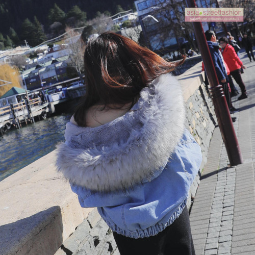 เสื้อกันหนาว ช่วงตัวเป็นผ้ายีนส์ ด้านในบุขนช่วงตัว ช่วงแขนบุซับในกันลม พร้อมขนเฟลอฟูนุ่มมาก งานดี การรันตีจ้า มี 3 สีน้า ขนสีเทา