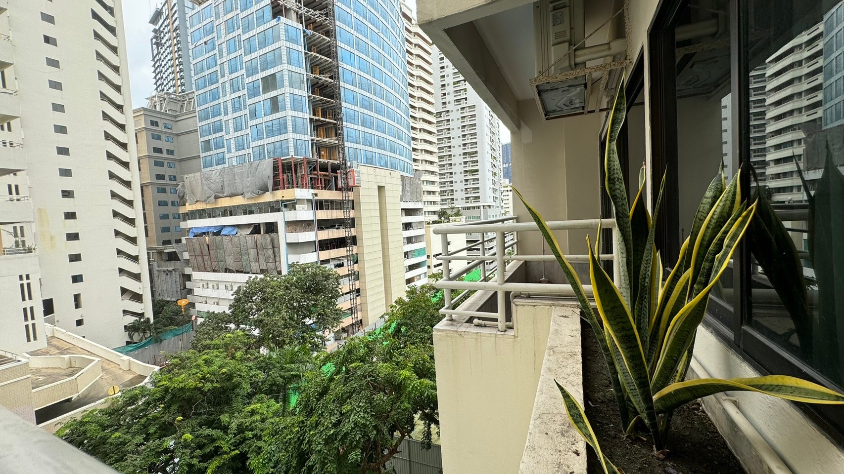 ให้เช่าคอนโด Saranjai Mansion : สราญใจ แมนชั่น Sukhumvit Soi 6 ห้องแต่งครบพร้อมเข้าอยู่ 1 ห้องนอน