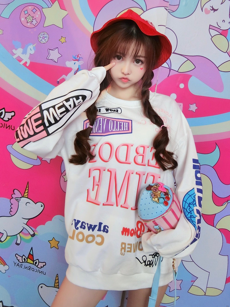พรีออเดอร์ : เสื้อยืดแฟชั่นแขนยาวคอกลมพิมพ์ลายน่ารักๆ ตามแบบ