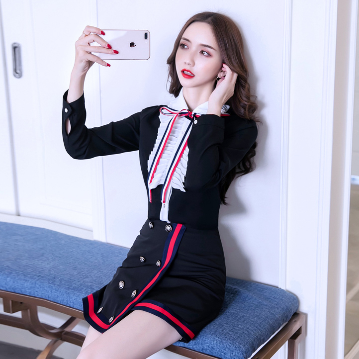 พรีออเดอร์ : เสื้อเชิ๊ตสีดำแขนยาวด้านหน้าแต่งริบบิ้นตามแบบ