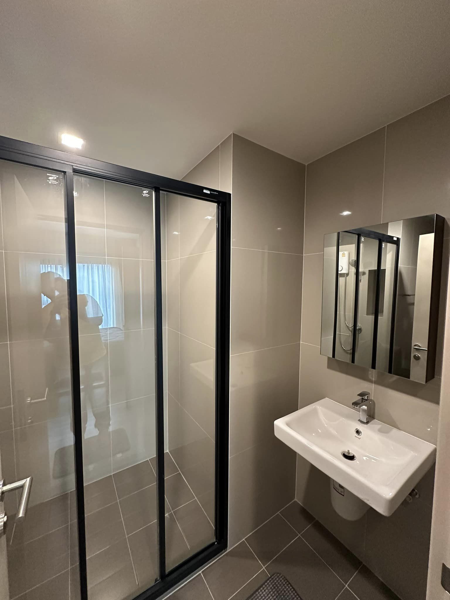 ให้เช่า : THE BASE Phetchaburi-Thonglor เดอะ เบส เพชรบุรี - ทองหล่อ ห้องใหม่พร้อมอยู่ เครื้องใช้ไฟฟ้าและเฟอร์นิเจอร์ครบ