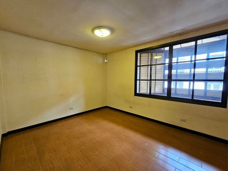 ขายต่ำกว่าตลาด ทาวน์โฮม 3 ชั้น ใกล้ BTS ติดถนนซอยพหลโยธิน40 ทำเลดีมาก