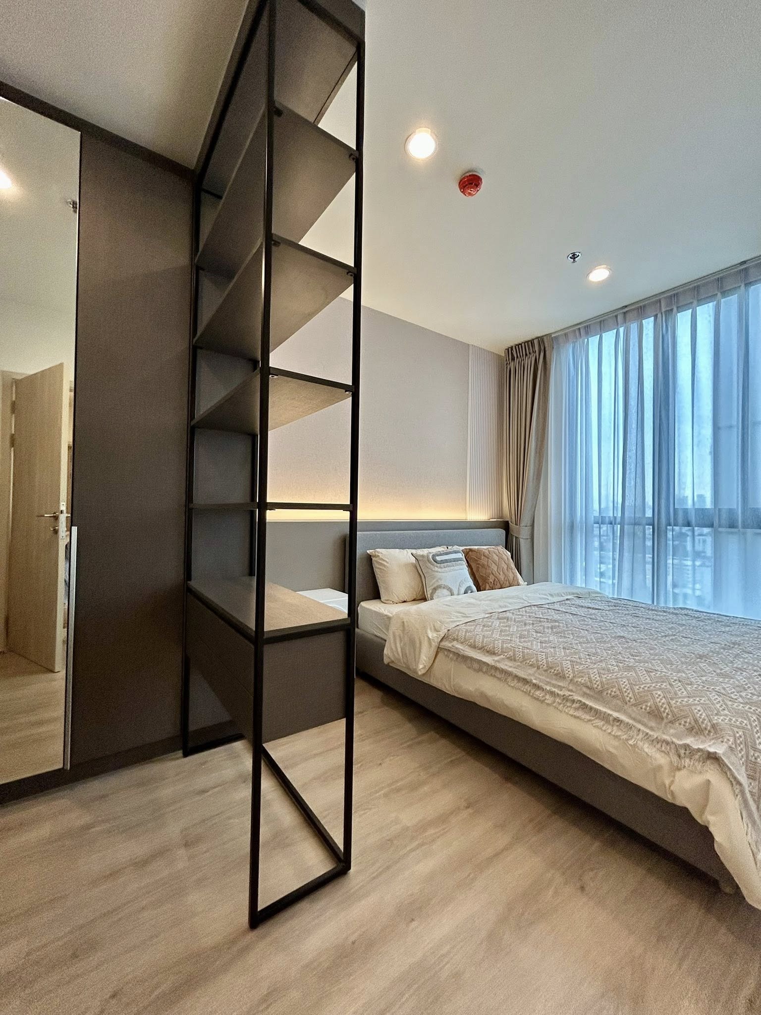 ให้เช่าคอนโด นิว ดิสทริค อาร์ไนน์ พระราม 9 / For Rent Nue District R9 (English below)