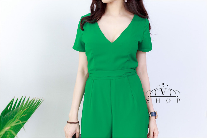 จั๊มสูทขายาวสีเขียว ผ้าทิ้งตัว ใส่สบาย ทรงสวย ดีเทลเก๋ๆผ่าข้าง