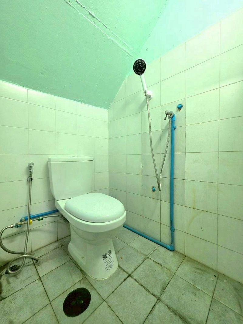 ✨ ตึกแถว 3 ชั้นครึ่ง + ดาดฟ้า รีโนเวทใหม่ ซอยประชาอุทิศ 58/1 – เพียง 9,000 บาท/เดือน! 🔥