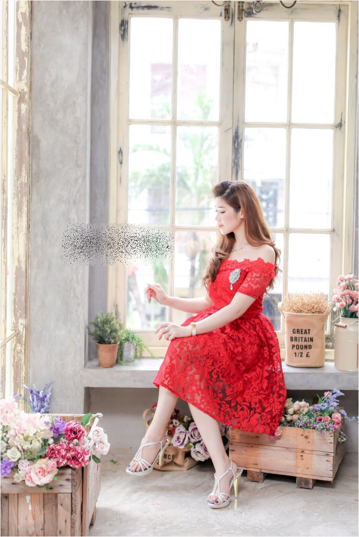 ชุดออกงาน ชุดไปงานแต่งงานสีแดง เปิดไหล่ ผ้าลูกไม้เกรดพรีเมี่ยม ดูดีสุดๆ