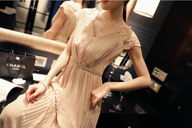 maxi dress-เดรสยาว ผ้าชีฟอง คอวี แต่งลูกไม้ สีกากี อัดพลีททั้งชุด ใส่ทำงาน เที่ยว ใส่ออกงานได้ สวยๆ Asia Street Fashion