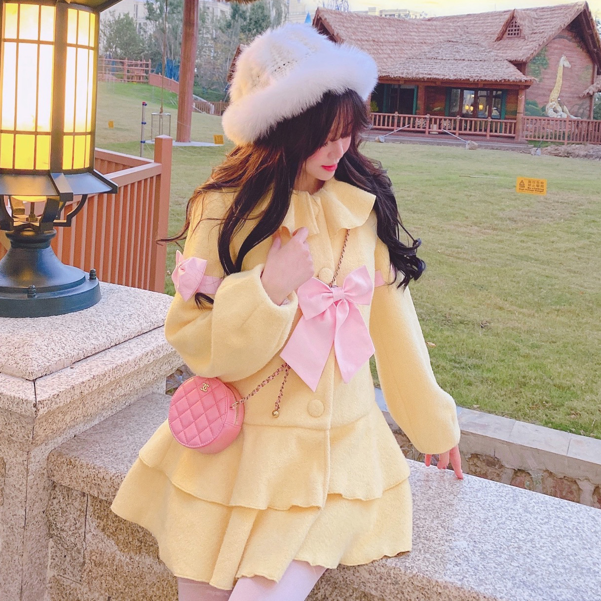 Summer Joy : พรีออเดอร์ เสื้อโค้ทแฟชั่นสไตล์ญี่ปุ่นน่ารักๆ แบบตุ๊กตา แต่งแถบโบว์ช่วงตัว มีให้เลือก 2 สี (ปลอกแขนขนจิ้งจอกแยกจำหน่าย) แบรนด์แท้