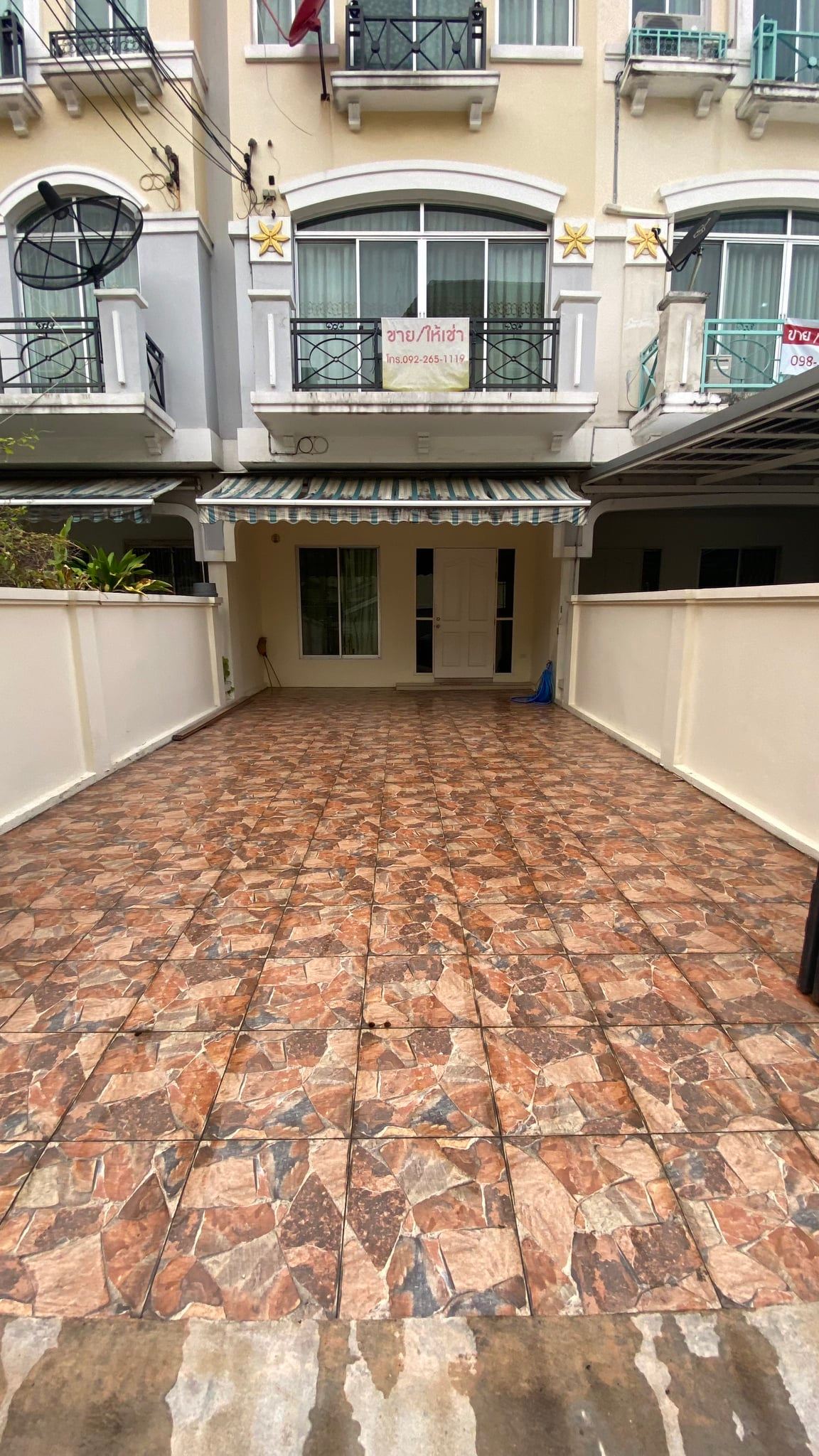 ขาย / ให้เช่า ทาวน์โฮม ,โฮมออฟฟิศ 3 ชั้น โครงการ Baan Klang Muang The Royal Monaco Srinakarin-Pattanakarn