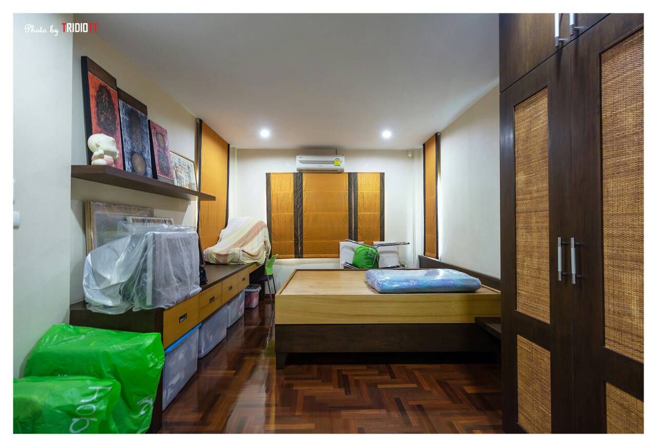 ขายบ้านเดี่ยว 2 ชั้น หมู่บ้านไชยลดา ถนนรามคำแหง ( ซอย มีสทีน ) 3 ห้องนอน 3 ห้องน้ำ (มีห้องคนรับใช้แยกส่วนต่างหาก) เนื้อที่101ตร.ว